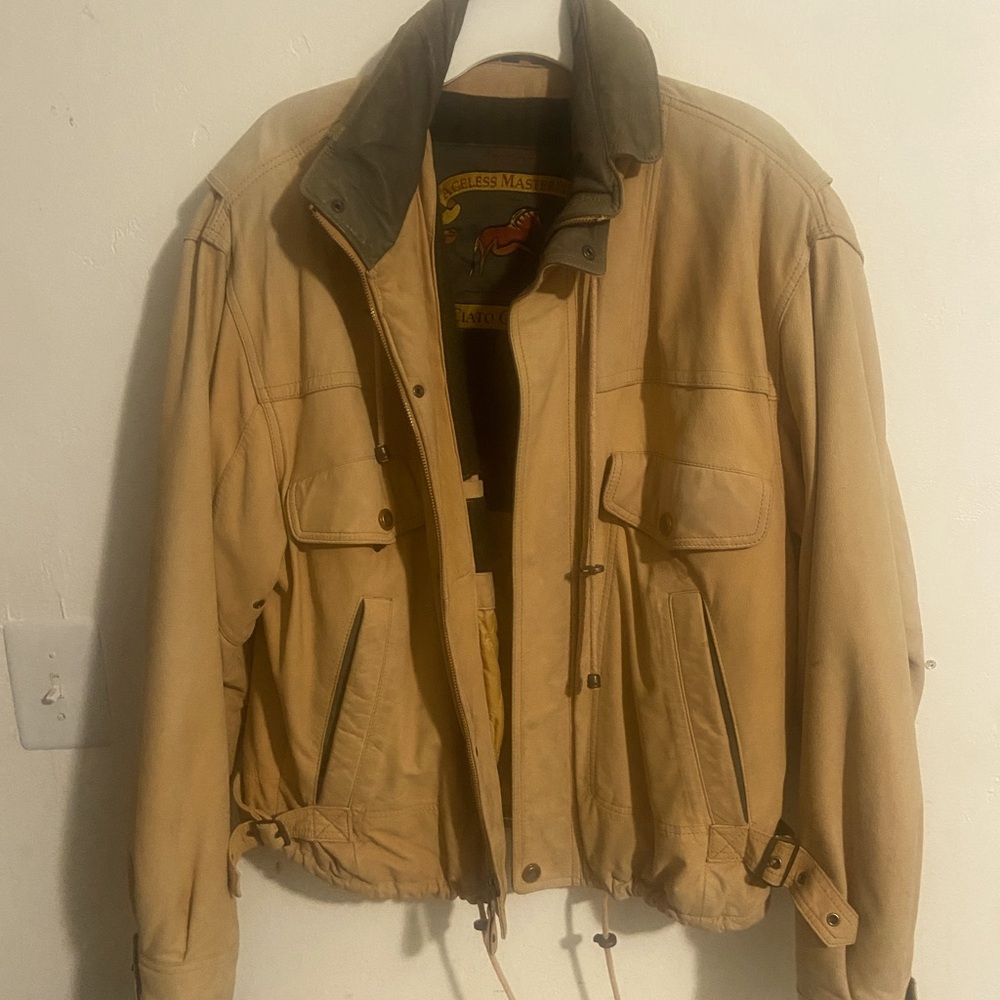 Gorgeous, lambskin, leather jacket, men’s bomber type in beautiful condition